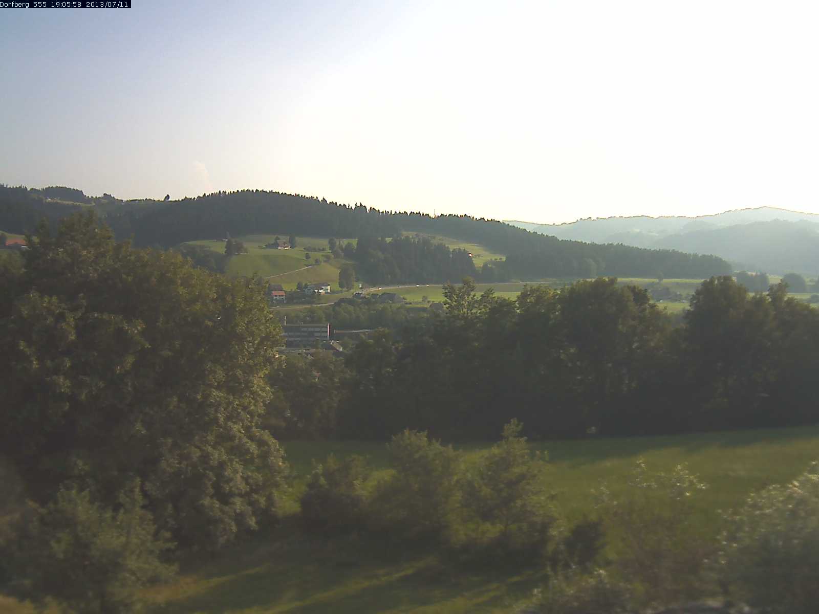 Webcam-Bild: Aussicht vom Dorfberg in Langnau 20130711-190600