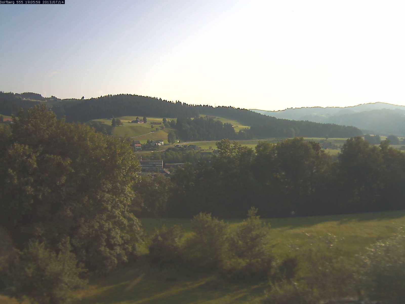 Webcam-Bild: Aussicht vom Dorfberg in Langnau 20130714-190600