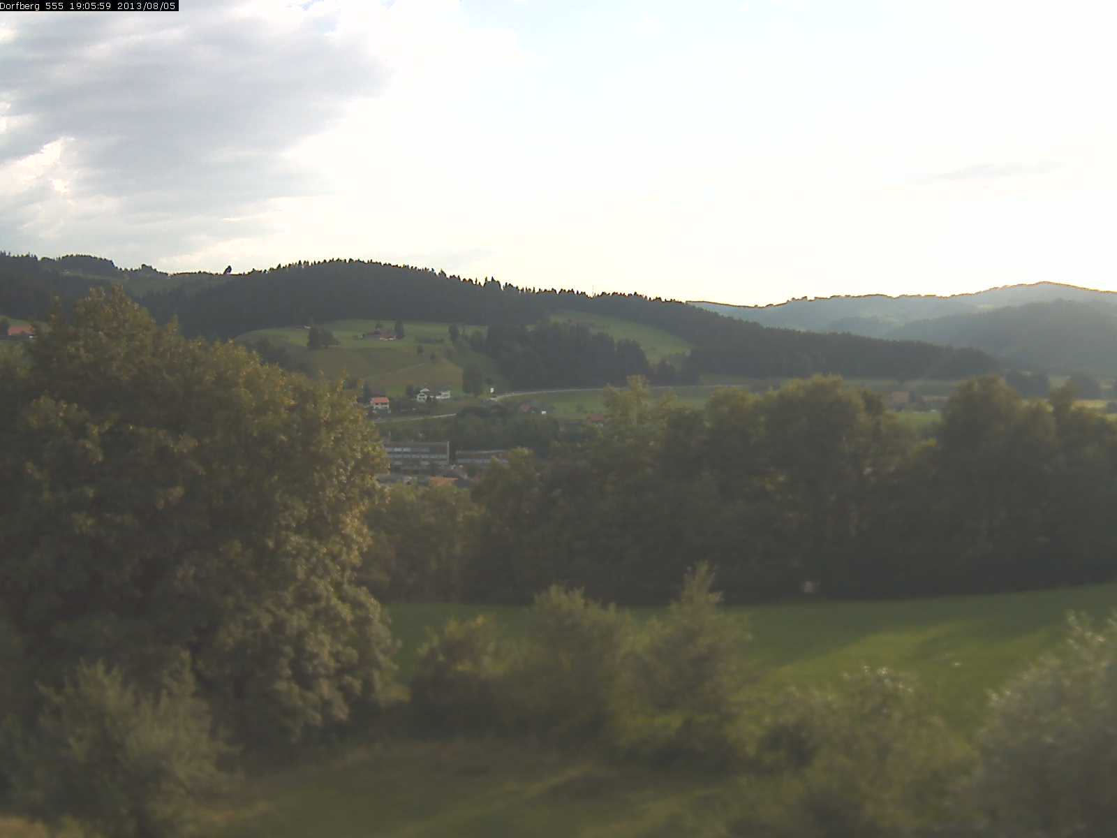 Webcam-Bild: Aussicht vom Dorfberg in Langnau 20130805-190600