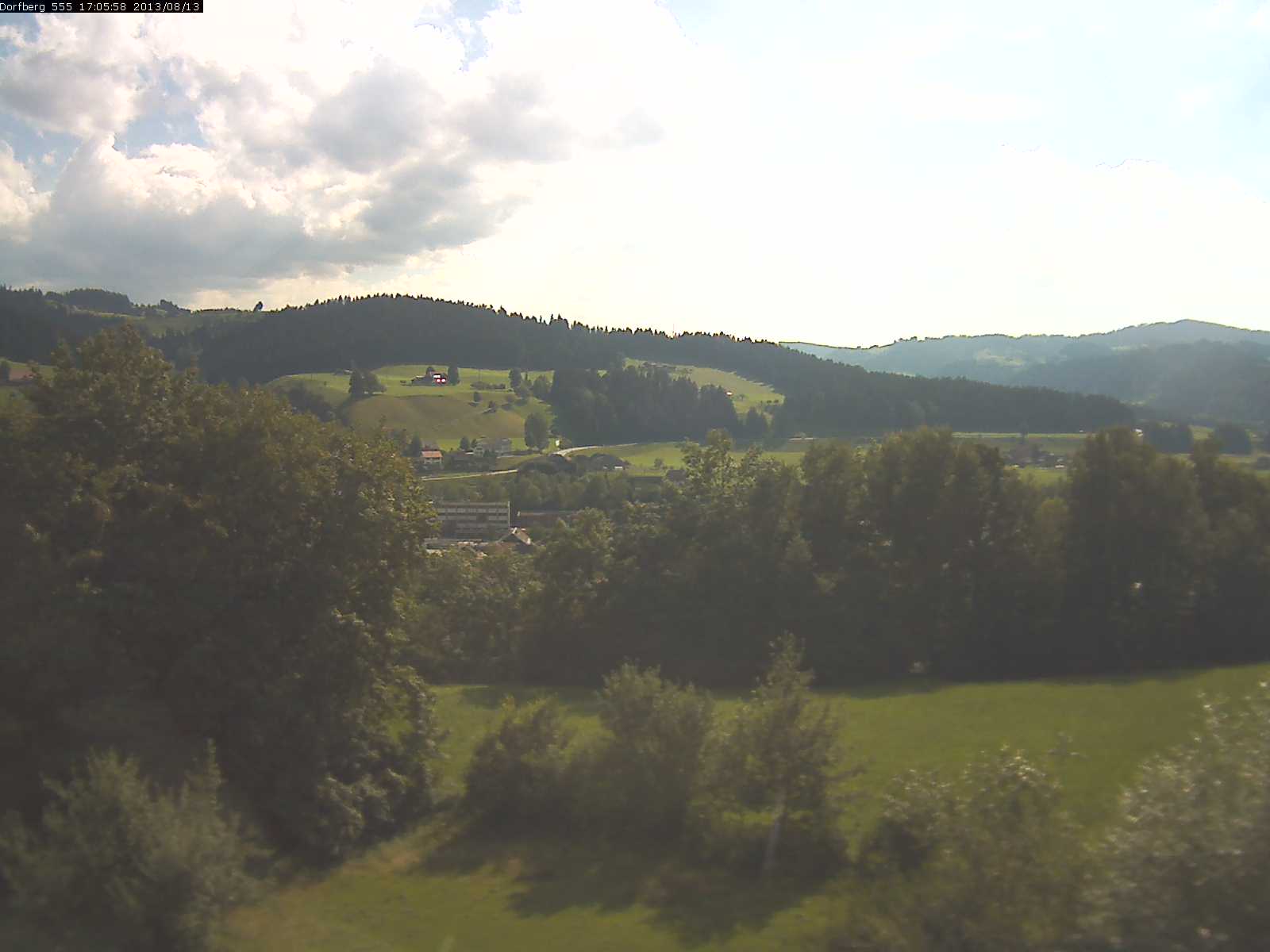Webcam-Bild: Aussicht vom Dorfberg in Langnau 20130813-170600
