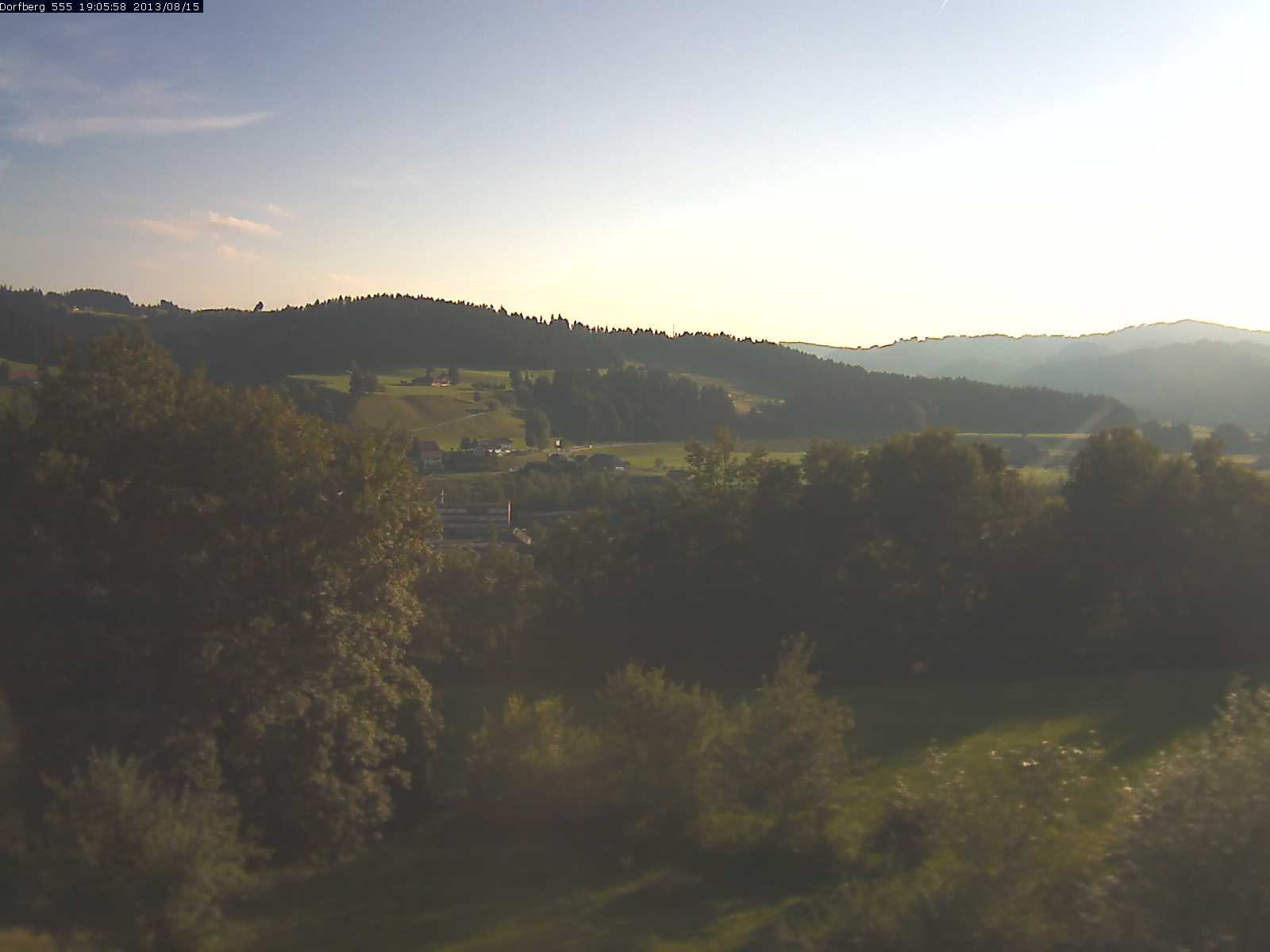 Webcam-Bild: Aussicht vom Dorfberg in Langnau 20130815-190600