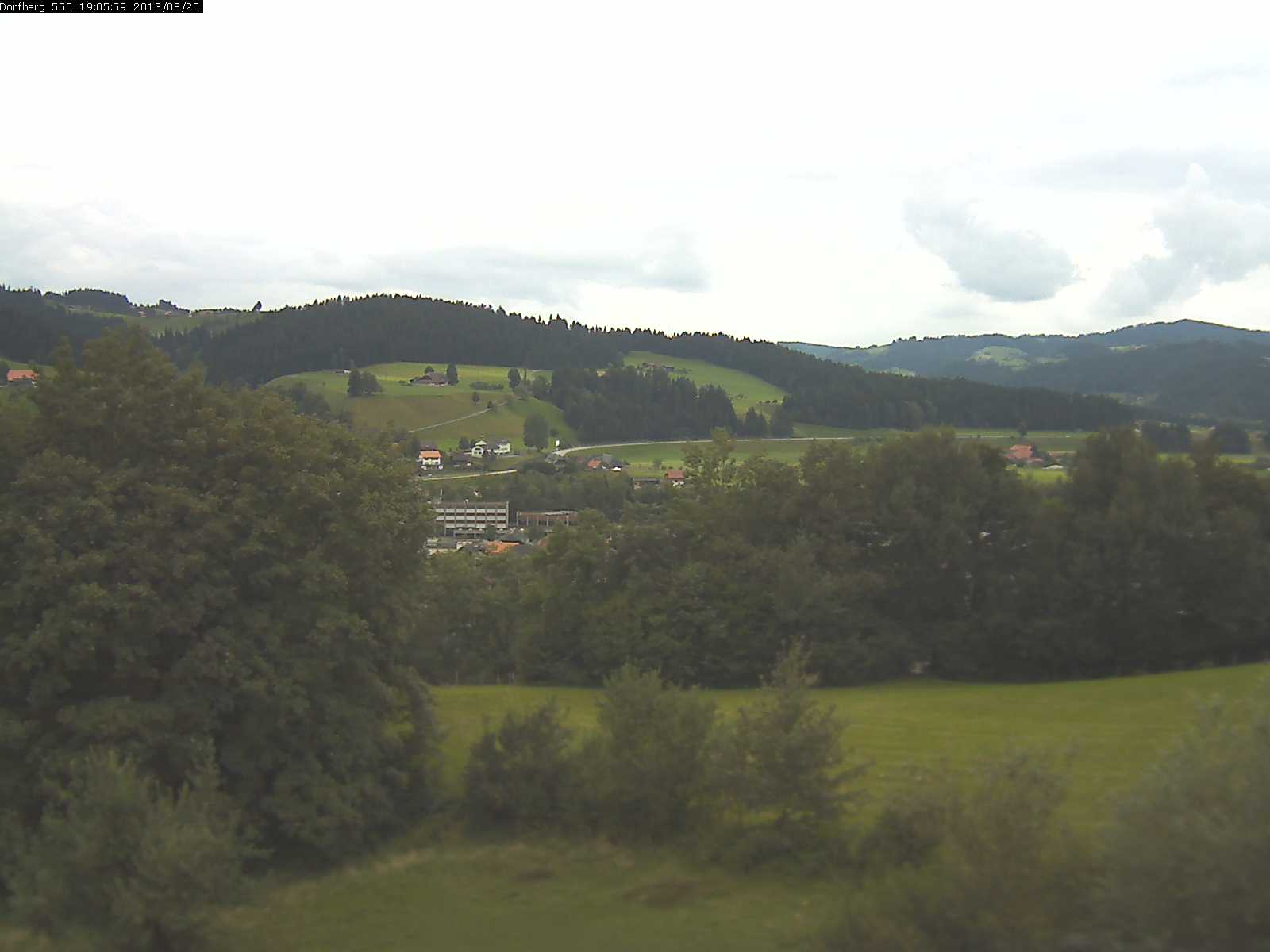 Webcam-Bild: Aussicht vom Dorfberg in Langnau 20130825-190600