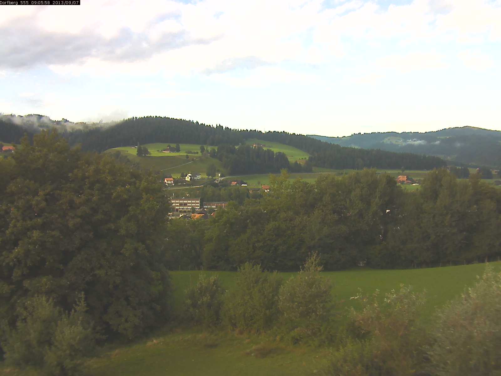 Webcam-Bild: Aussicht vom Dorfberg in Langnau 20130907-090600