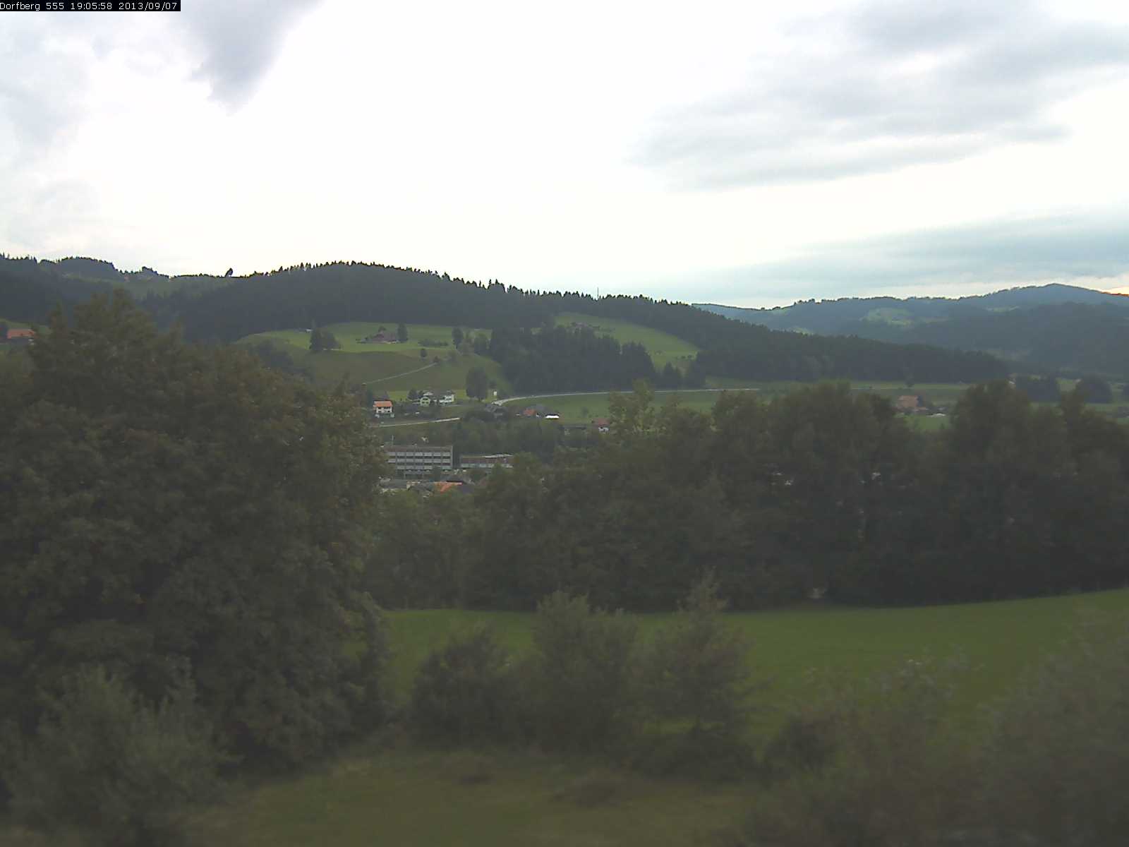 Webcam-Bild: Aussicht vom Dorfberg in Langnau 20130907-190600