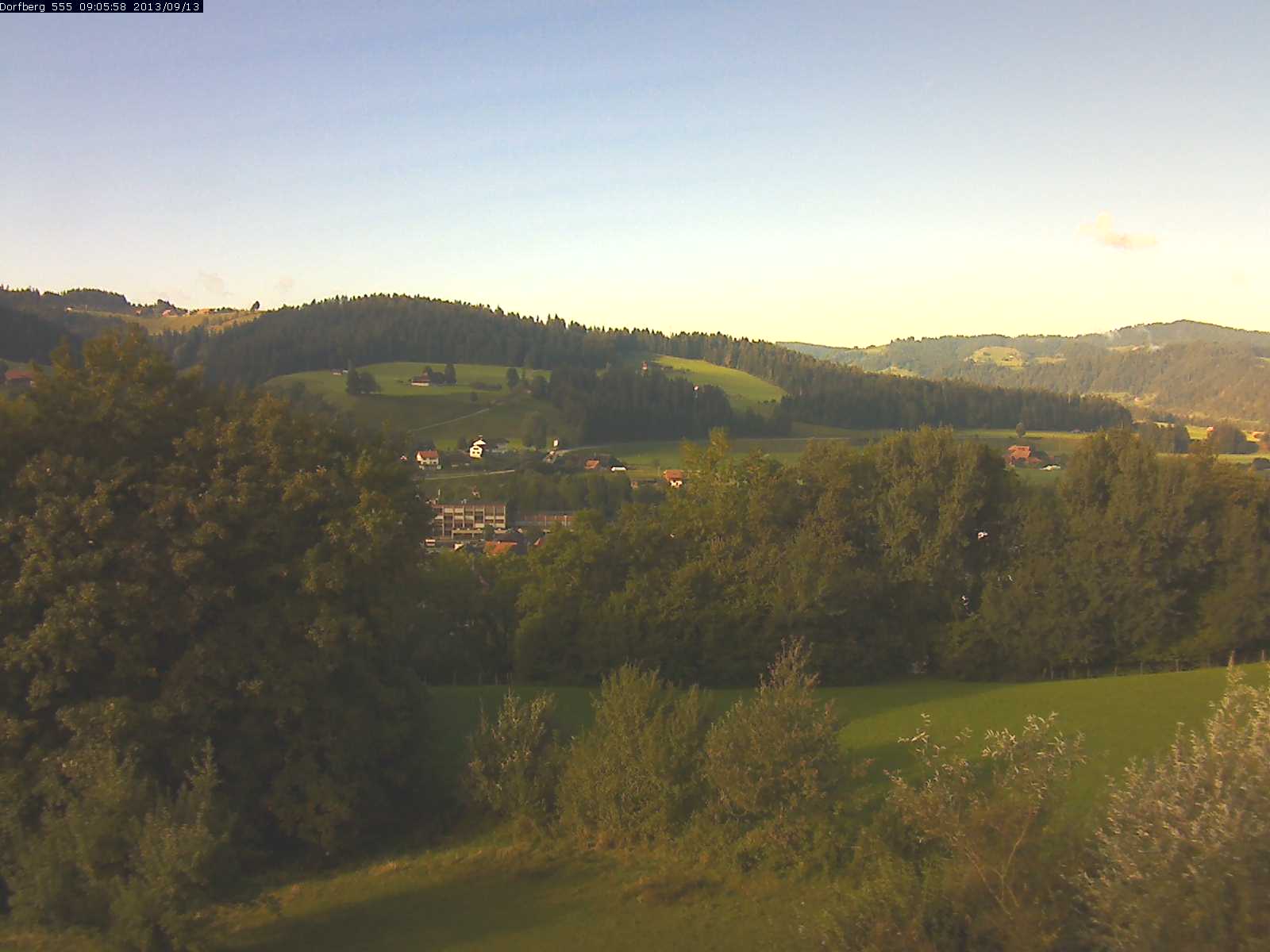 Webcam-Bild: Aussicht vom Dorfberg in Langnau 20130913-090600