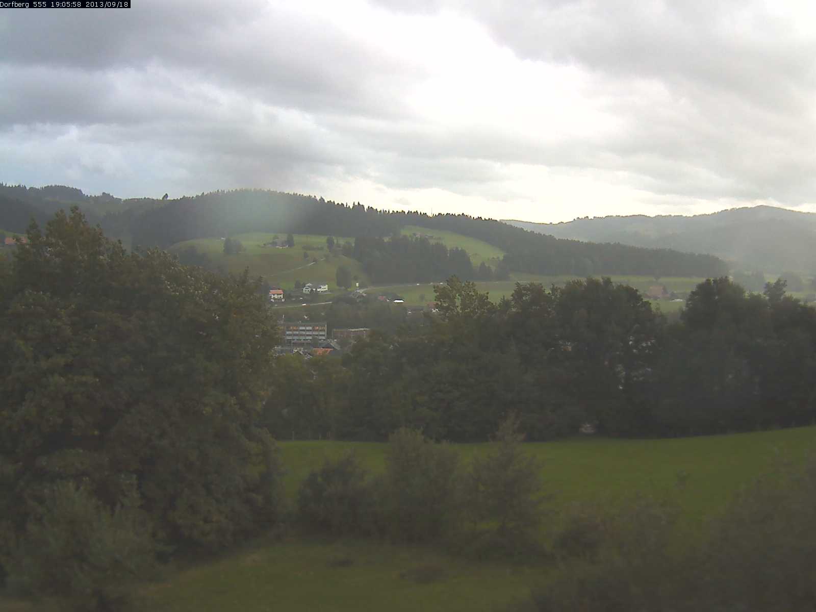 Webcam-Bild: Aussicht vom Dorfberg in Langnau 20130918-190600