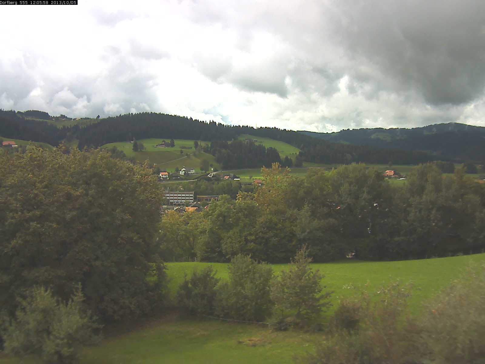 Webcam-Bild: Aussicht vom Dorfberg in Langnau 20131005-120600