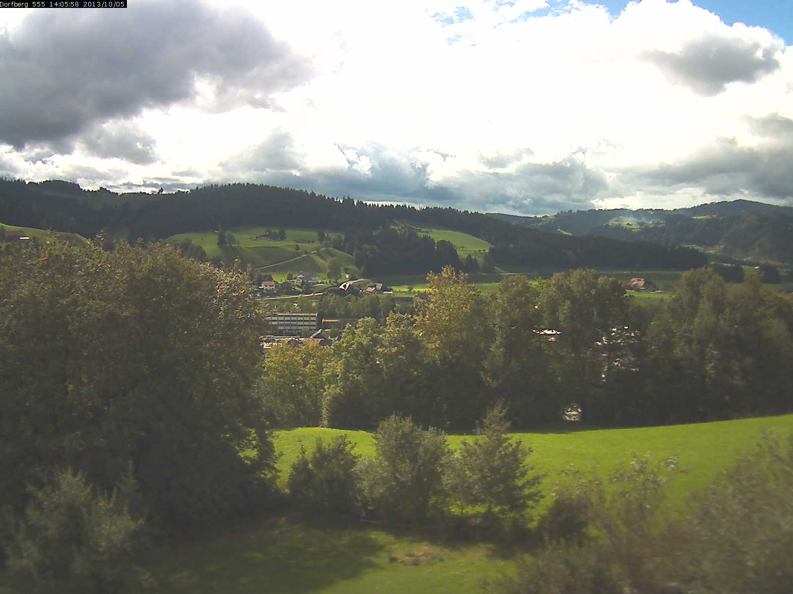 Webcam-Bild: Aussicht vom Dorfberg in Langnau 20131005-140600