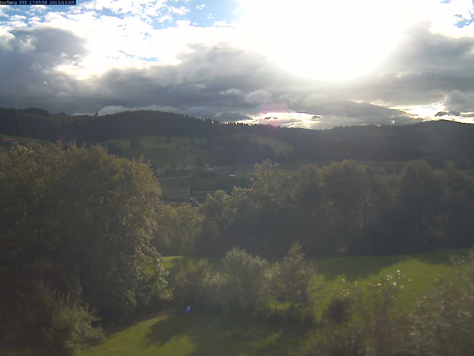 Webcam-Bild: Aussicht vom Dorfberg in Langnau 20131005-170600