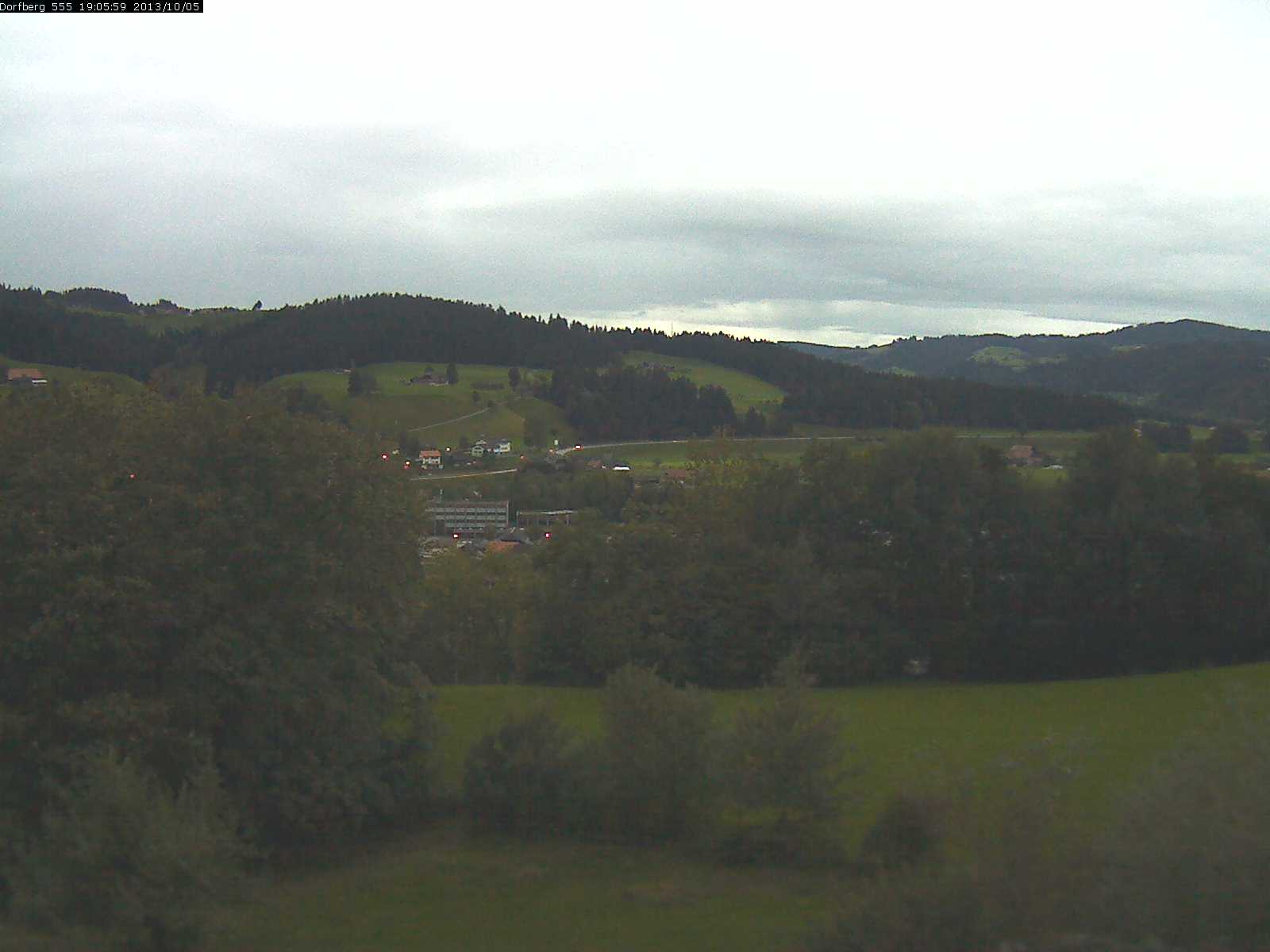 Webcam-Bild: Aussicht vom Dorfberg in Langnau 20131005-190600