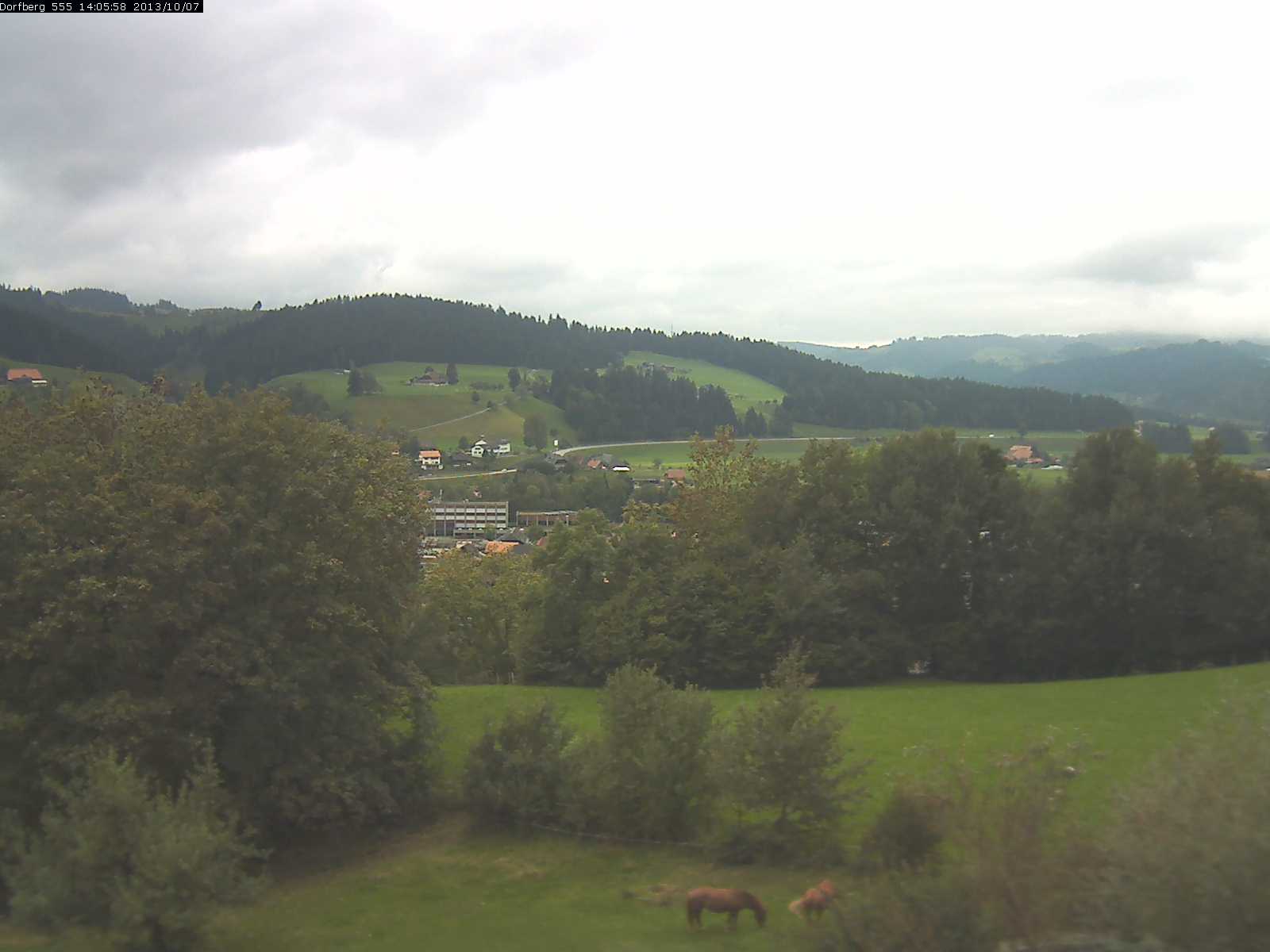 Webcam-Bild: Aussicht vom Dorfberg in Langnau 20131007-140600