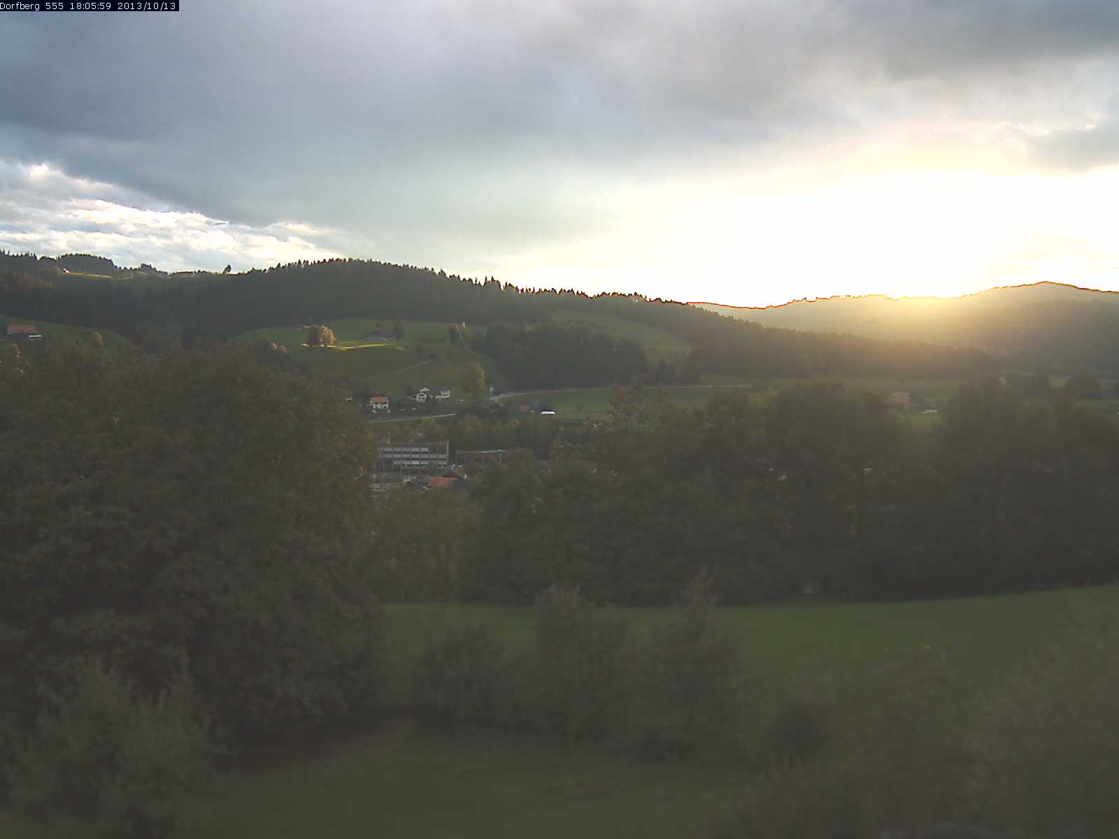 Webcam-Bild: Aussicht vom Dorfberg in Langnau 20131013-180600