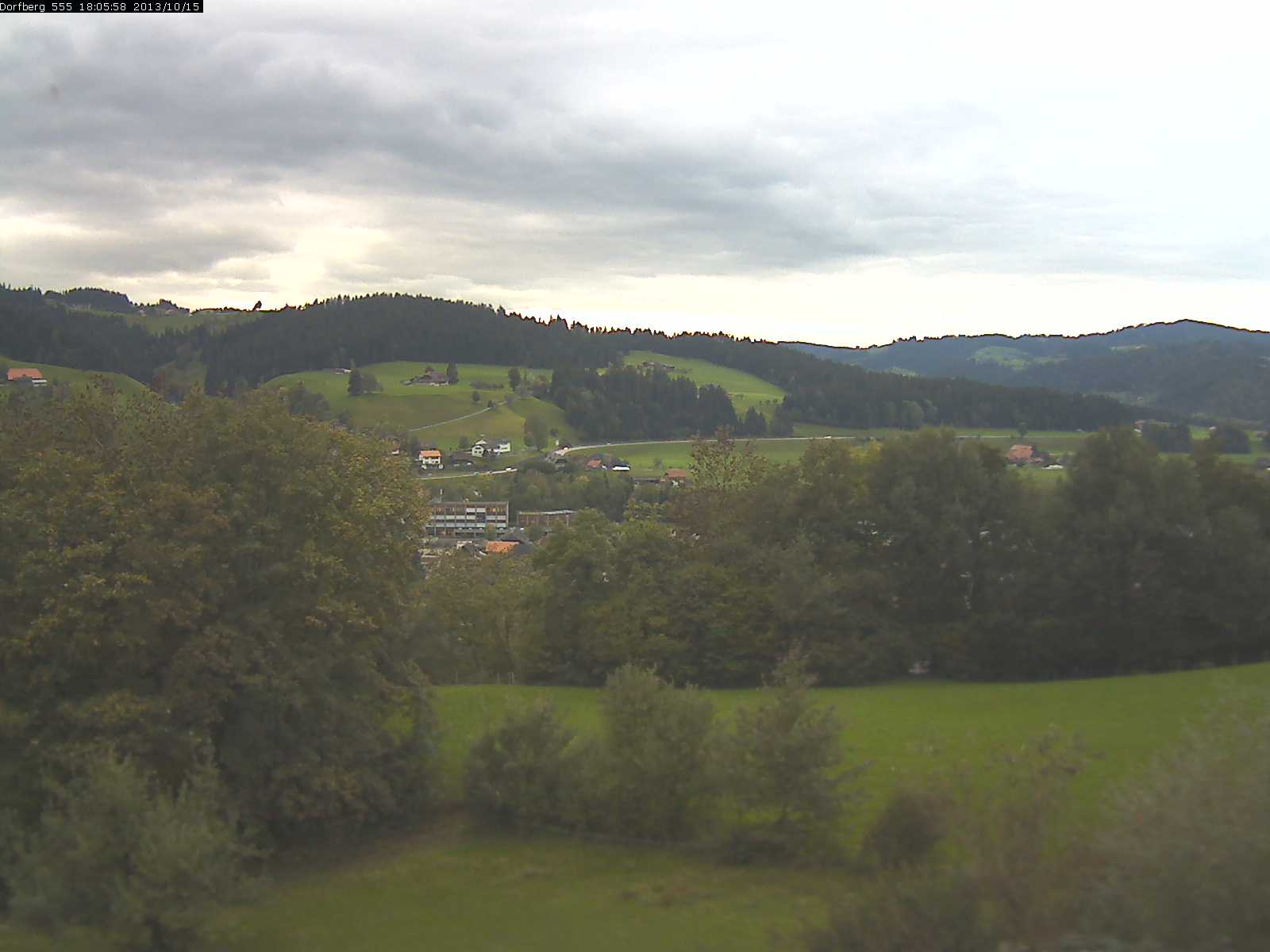 Webcam-Bild: Aussicht vom Dorfberg in Langnau 20131015-180600