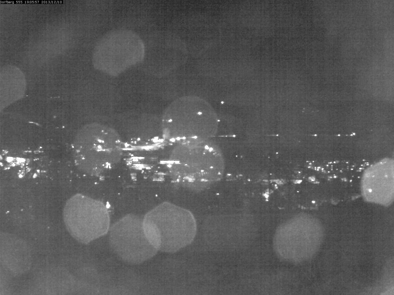 Webcam-Bild: Aussicht vom Dorfberg in Langnau 20131210-190600