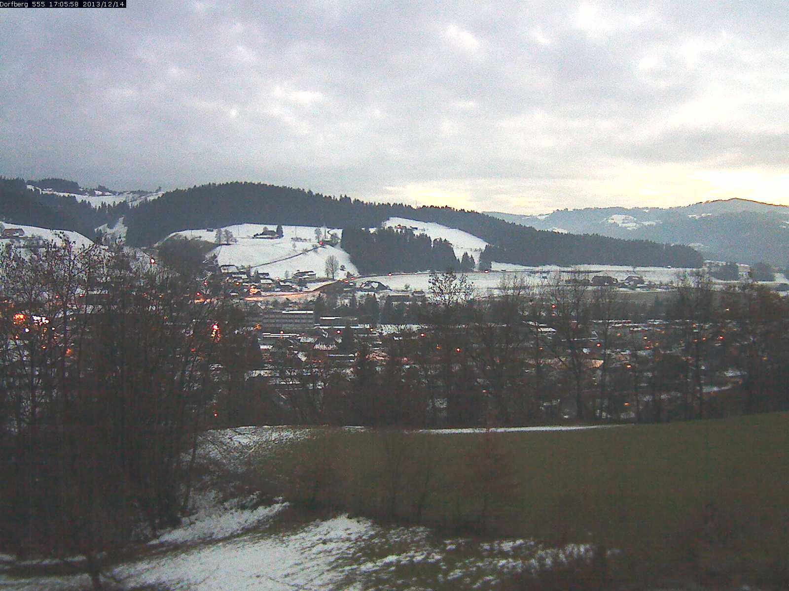 Webcam-Bild: Aussicht vom Dorfberg in Langnau 20131214-170600