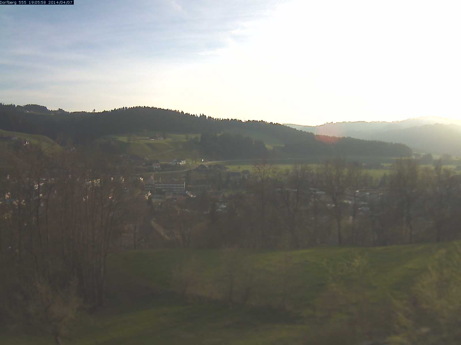 Webcam-Bild: Aussicht vom Dorfberg in Langnau 20140407-190600
