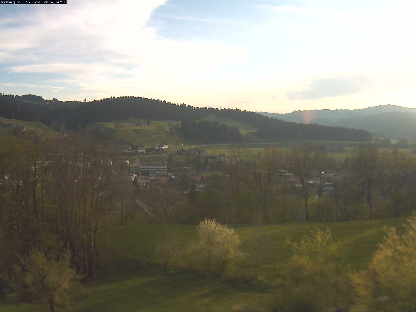 Webcam-Bild: Aussicht vom Dorfberg in Langnau 20140417-190600