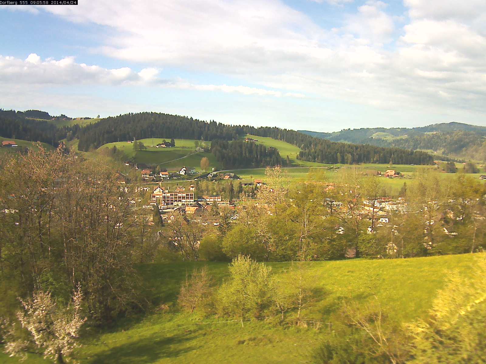 Webcam-Bild: Aussicht vom Dorfberg in Langnau 20140424-090600