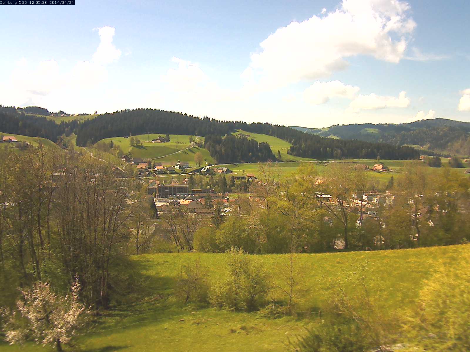 Webcam-Bild: Aussicht vom Dorfberg in Langnau 20140424-120600
