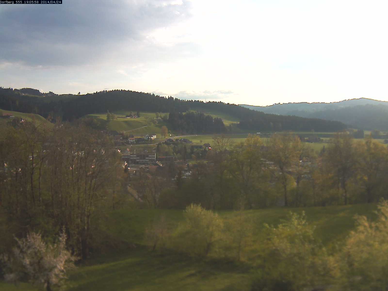 Webcam-Bild: Aussicht vom Dorfberg in Langnau 20140424-190600