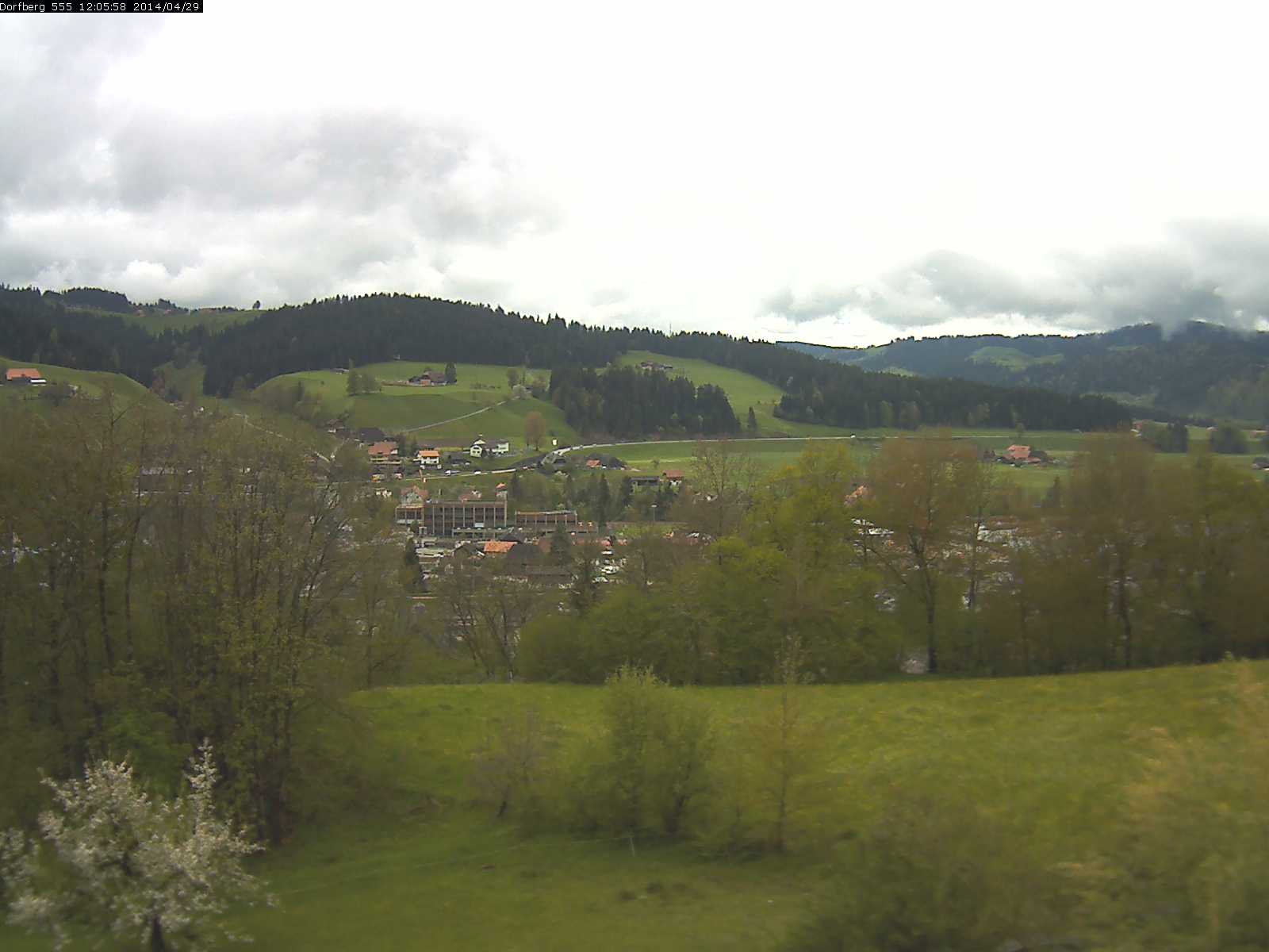 Webcam-Bild: Aussicht vom Dorfberg in Langnau 20140429-120600