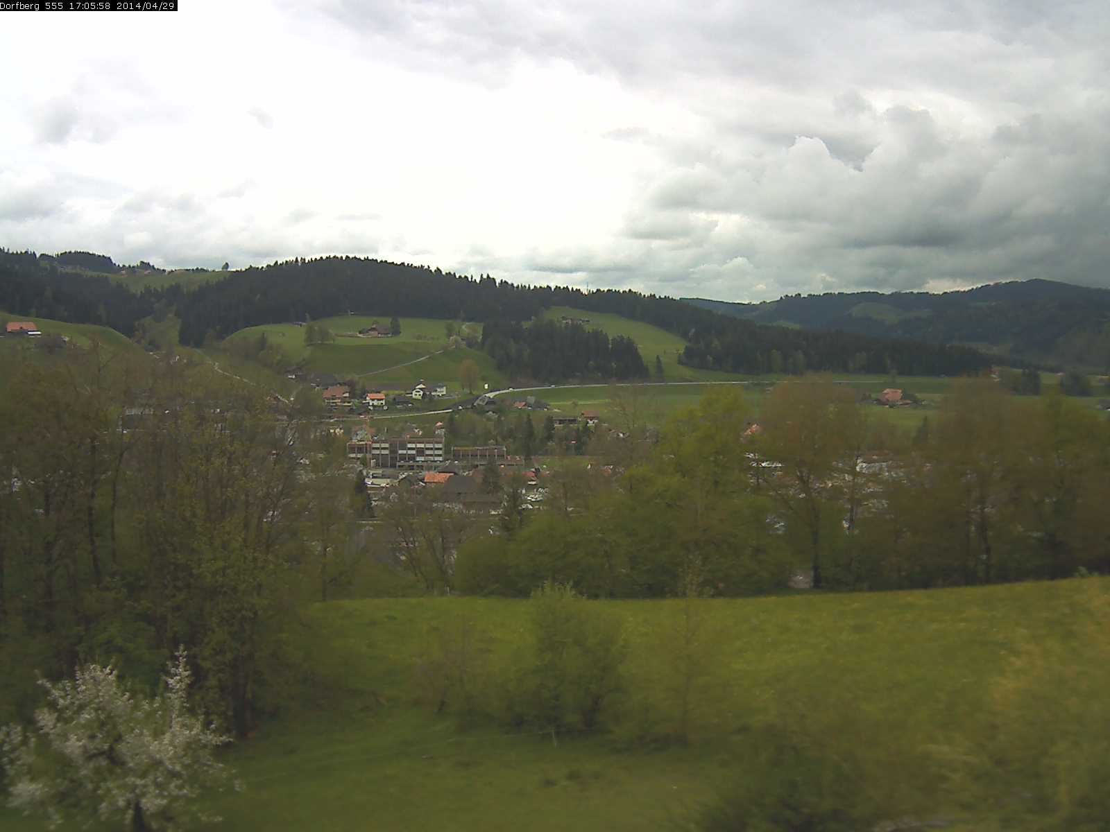 Webcam-Bild: Aussicht vom Dorfberg in Langnau 20140429-170600