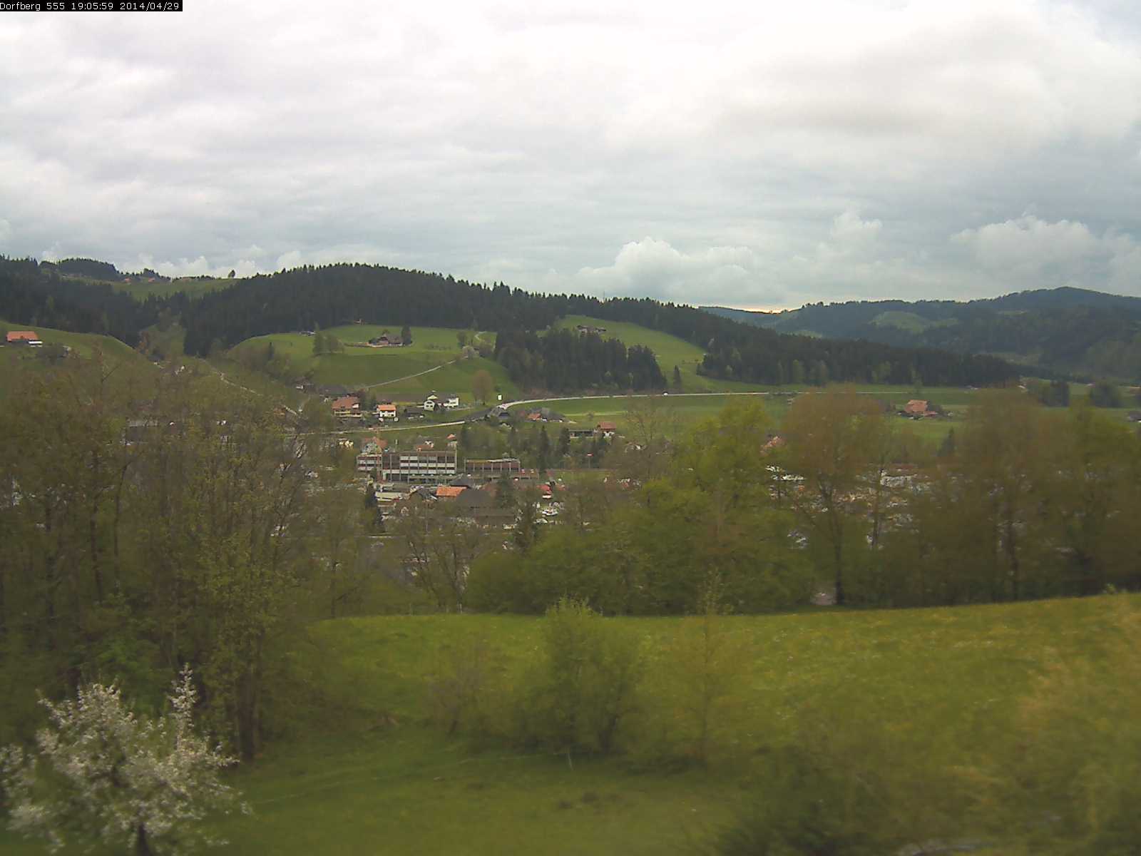 Webcam-Bild: Aussicht vom Dorfberg in Langnau 20140429-190600