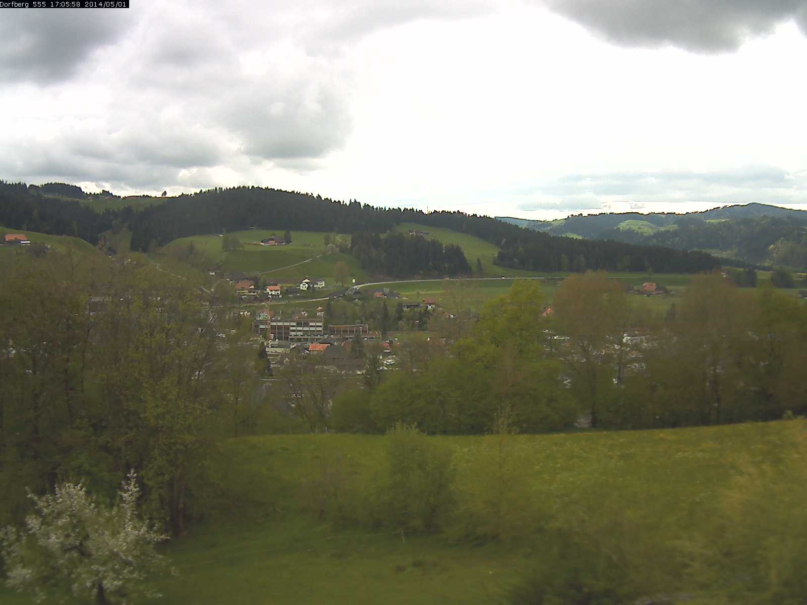 Webcam-Bild: Aussicht vom Dorfberg in Langnau 20140501-170600
