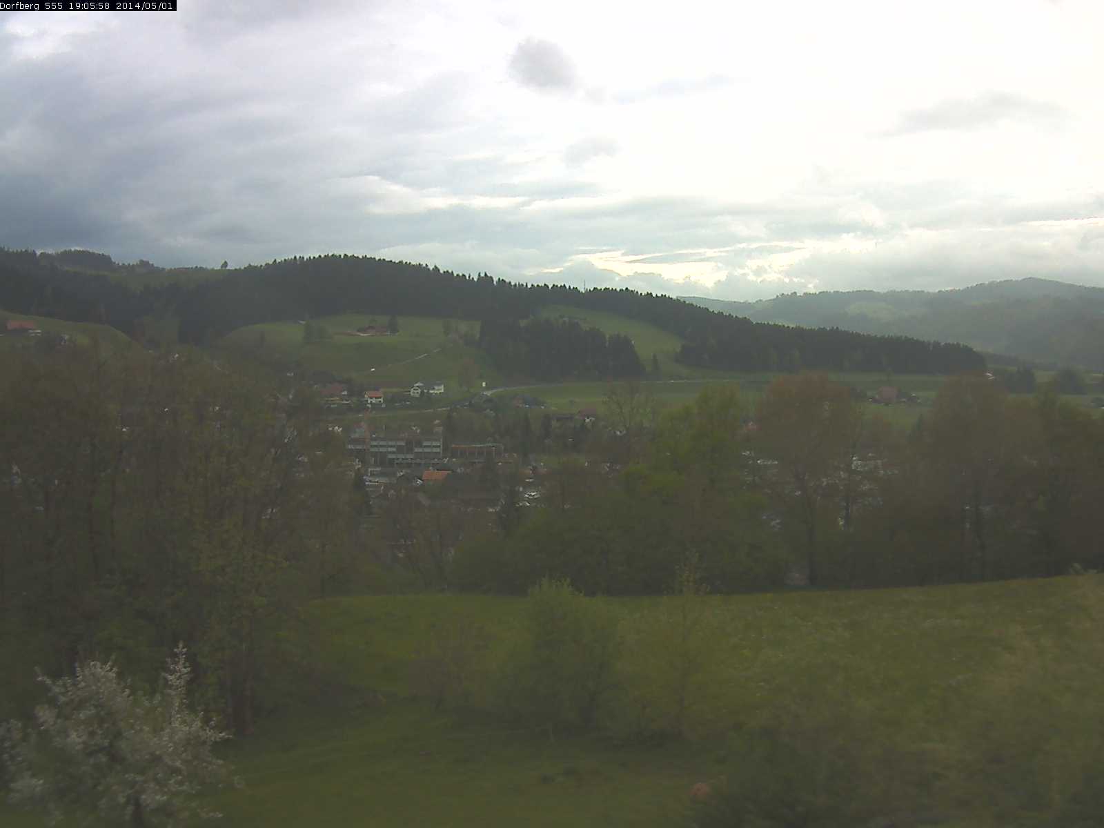 Webcam-Bild: Aussicht vom Dorfberg in Langnau 20140501-190600