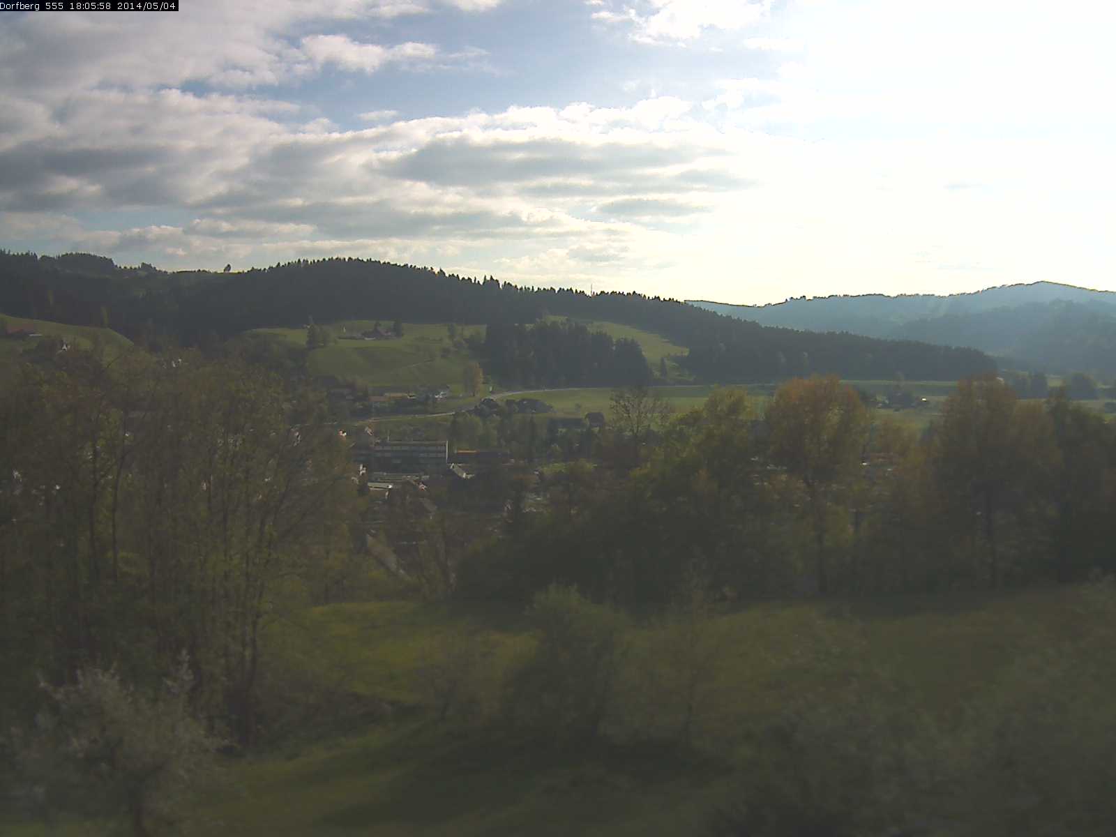 Webcam-Bild: Aussicht vom Dorfberg in Langnau 20140504-180600