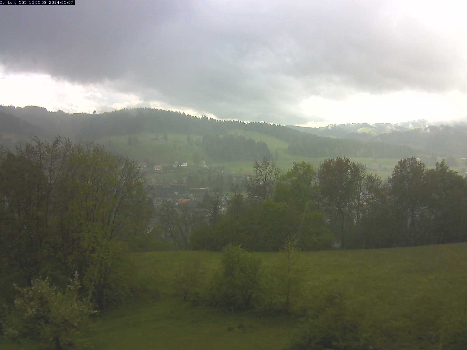 Webcam-Bild: Aussicht vom Dorfberg in Langnau 20140507-150600