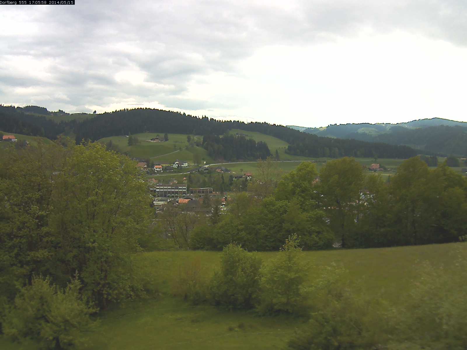 Webcam-Bild: Aussicht vom Dorfberg in Langnau 20140515-170600