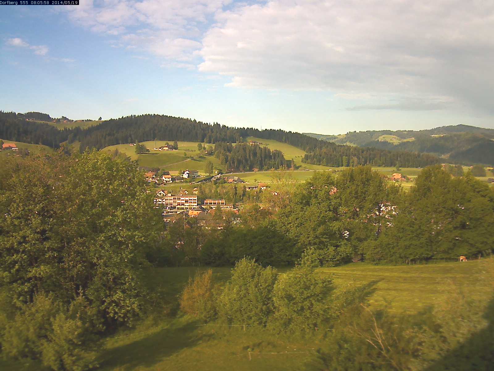 Webcam-Bild: Aussicht vom Dorfberg in Langnau 20140519-080600