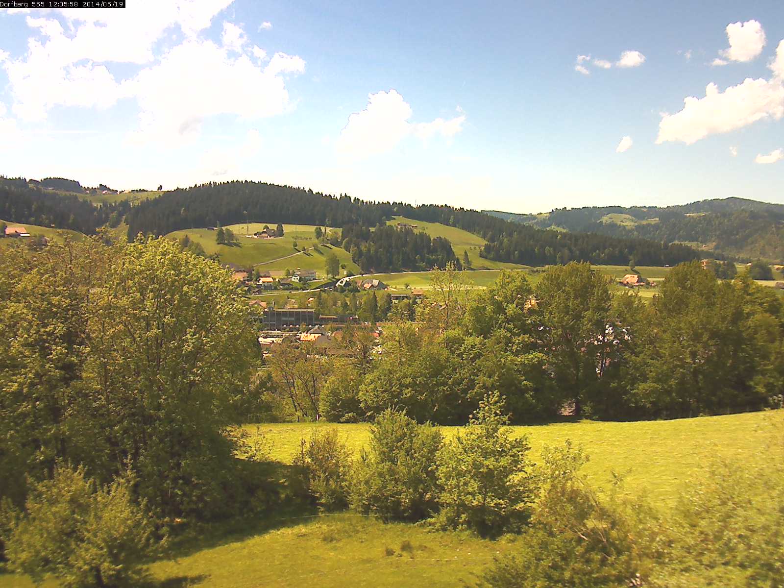 Webcam-Bild: Aussicht vom Dorfberg in Langnau 20140519-120600