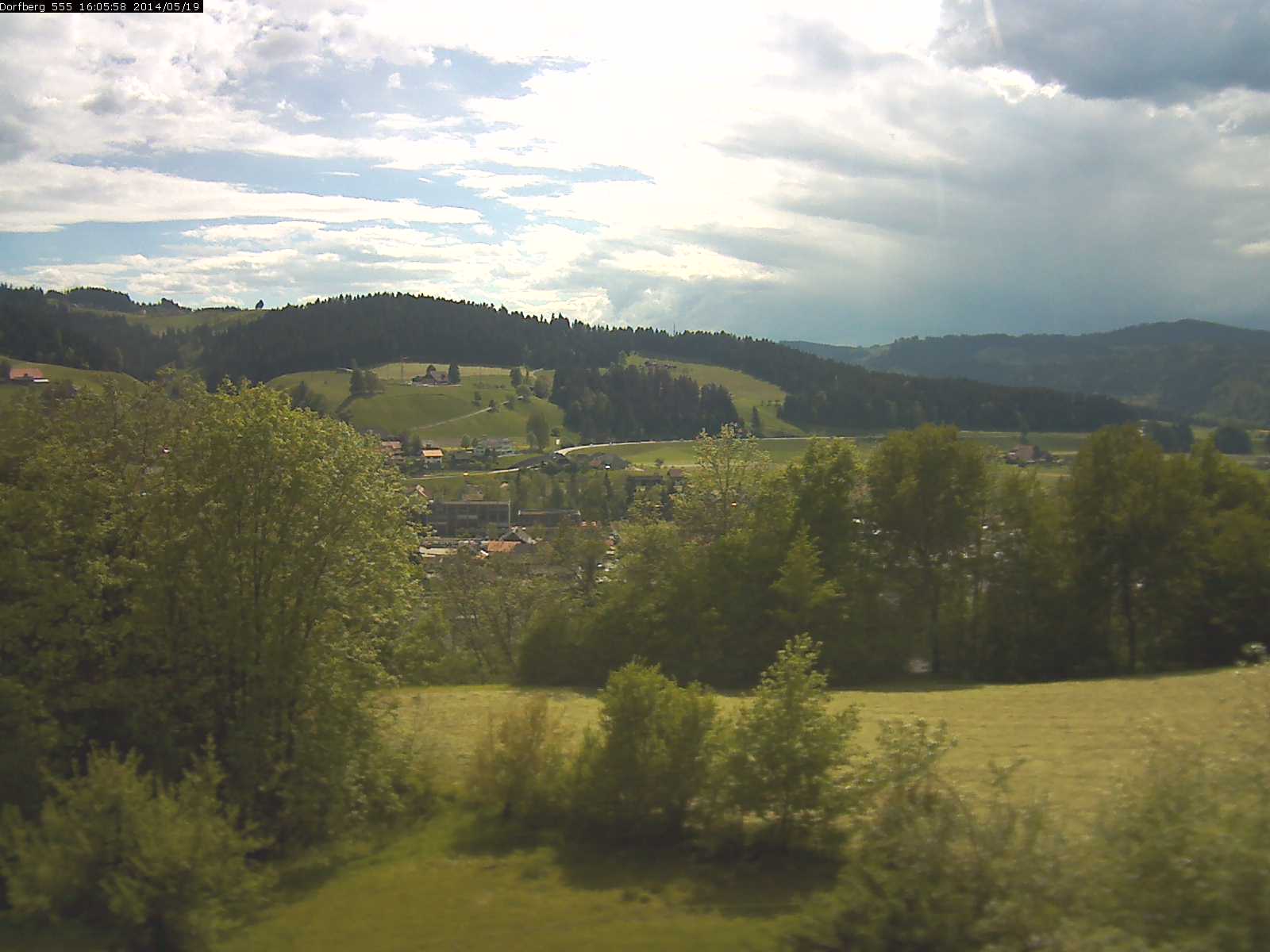 Webcam-Bild: Aussicht vom Dorfberg in Langnau 20140519-160600
