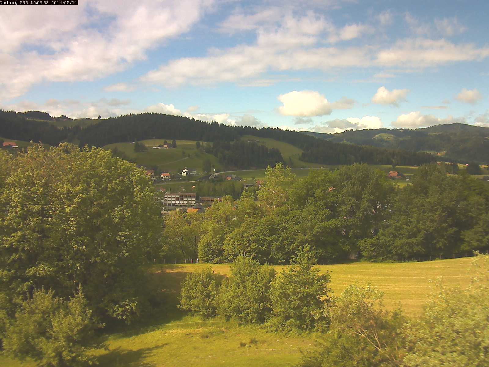 Webcam-Bild: Aussicht vom Dorfberg in Langnau 20140524-100600
