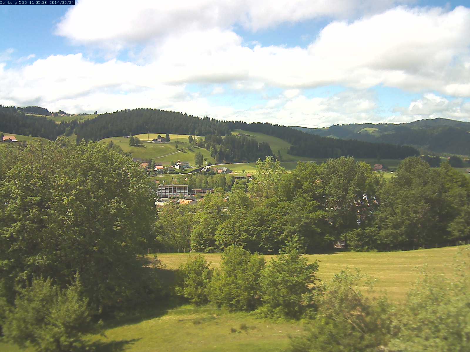 Webcam-Bild: Aussicht vom Dorfberg in Langnau 20140524-110600