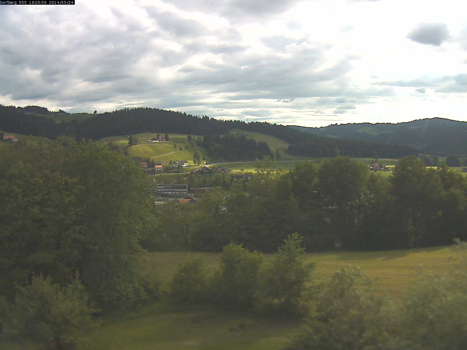 Webcam-Bild: Aussicht vom Dorfberg in Langnau 20140524-180600