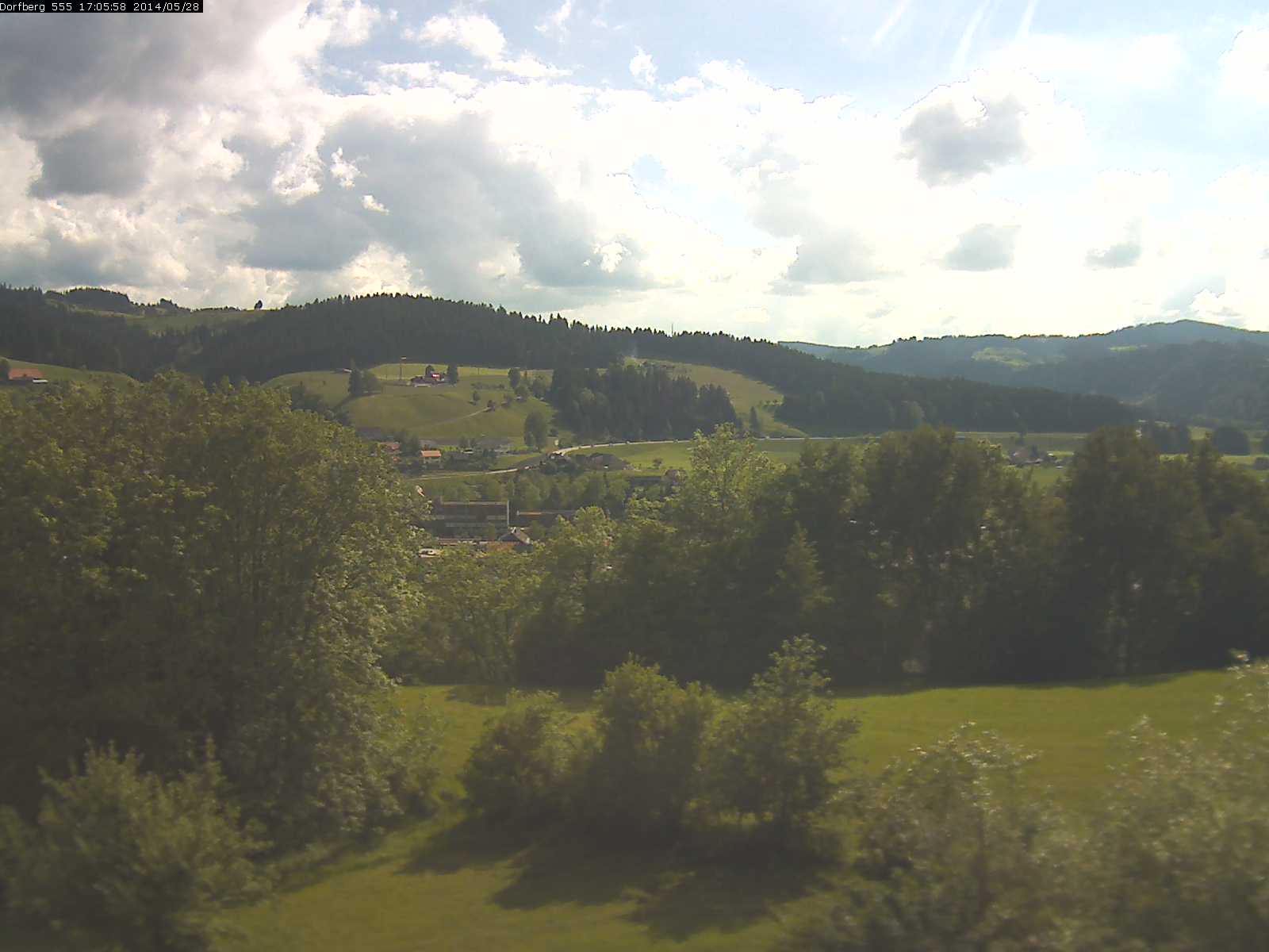 Webcam-Bild: Aussicht vom Dorfberg in Langnau 20140528-170600