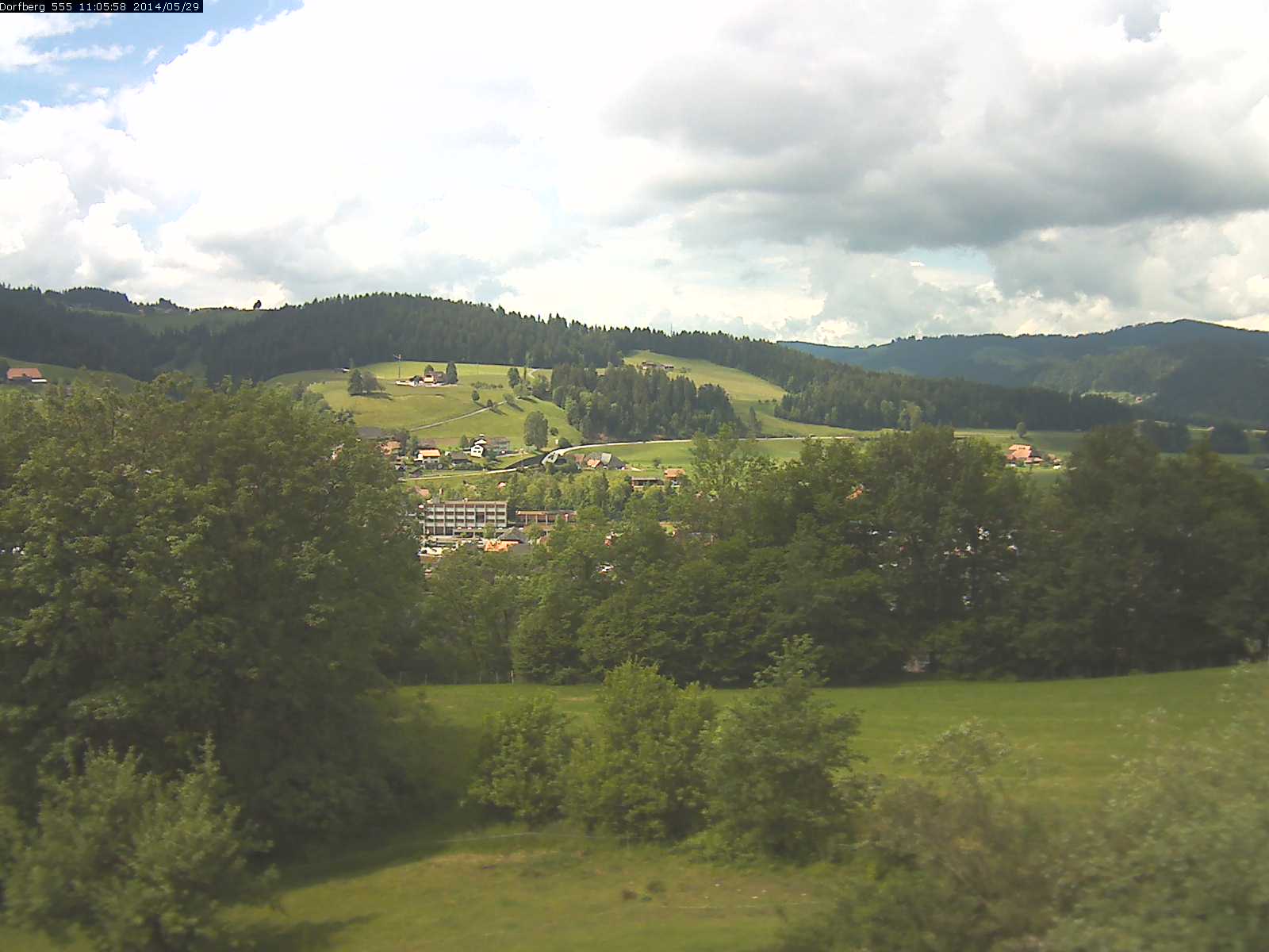 Webcam-Bild: Aussicht vom Dorfberg in Langnau 20140529-110600