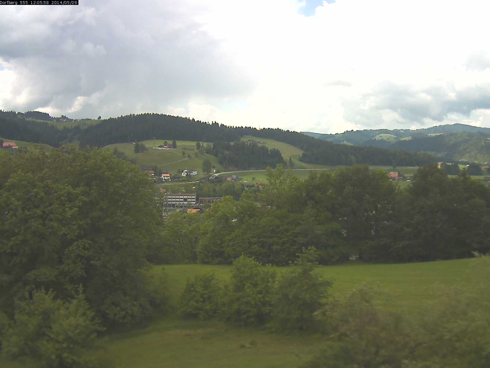 Webcam-Bild: Aussicht vom Dorfberg in Langnau 20140529-120600