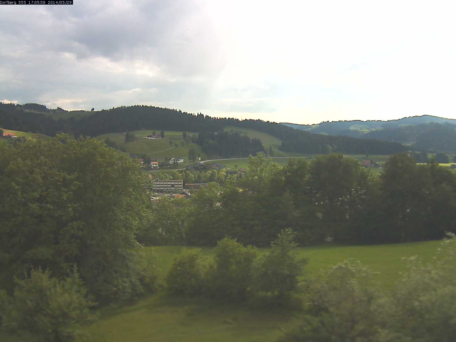 Webcam-Bild: Aussicht vom Dorfberg in Langnau 20140529-170600