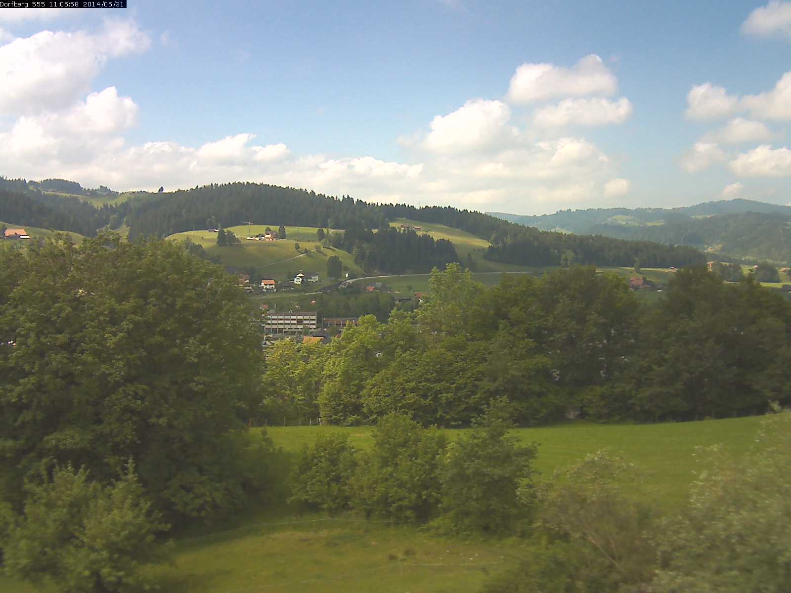 Webcam-Bild: Aussicht vom Dorfberg in Langnau 20140531-110600