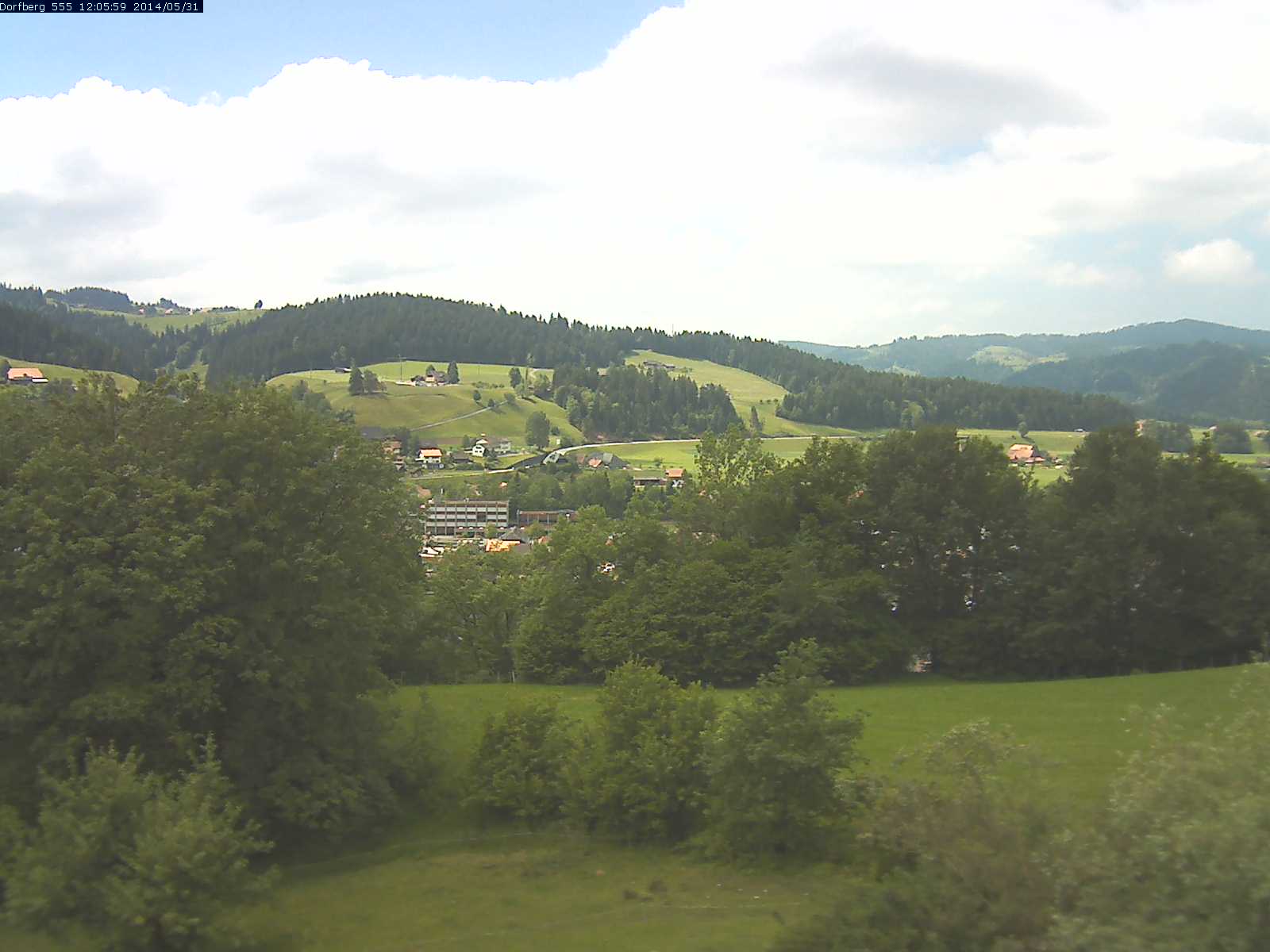 Webcam-Bild: Aussicht vom Dorfberg in Langnau 20140531-120600