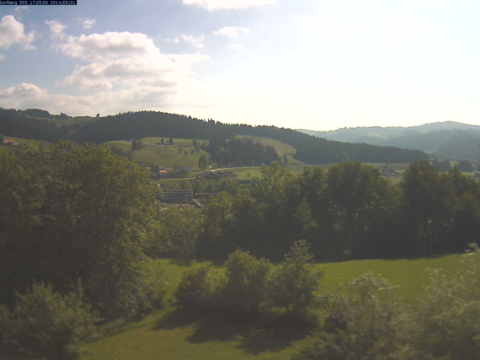 Webcam-Bild: Aussicht vom Dorfberg in Langnau 20140531-170600