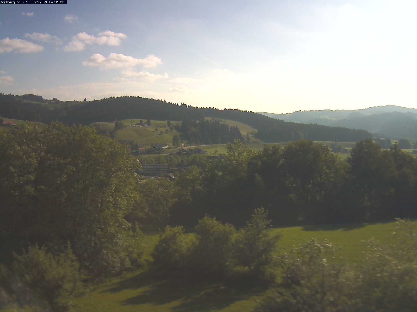 Webcam-Bild: Aussicht vom Dorfberg in Langnau 20140531-180600