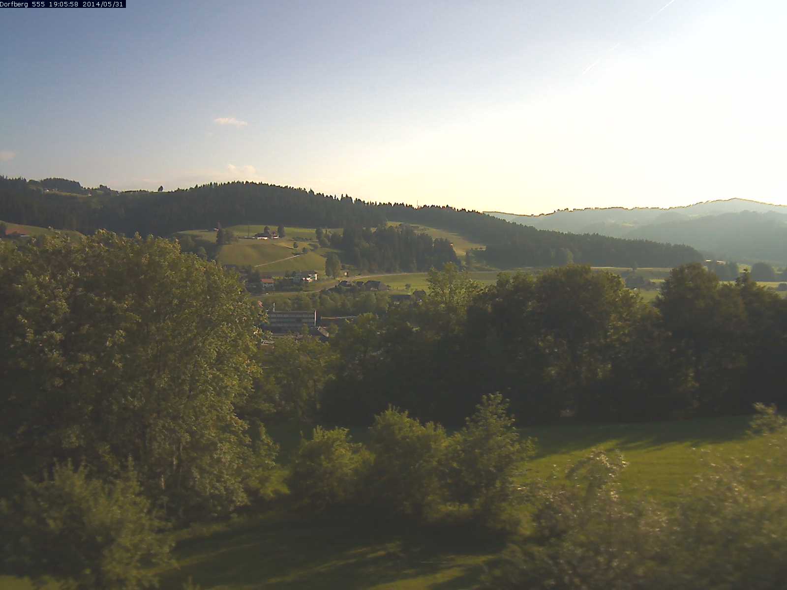Webcam-Bild: Aussicht vom Dorfberg in Langnau 20140531-190600