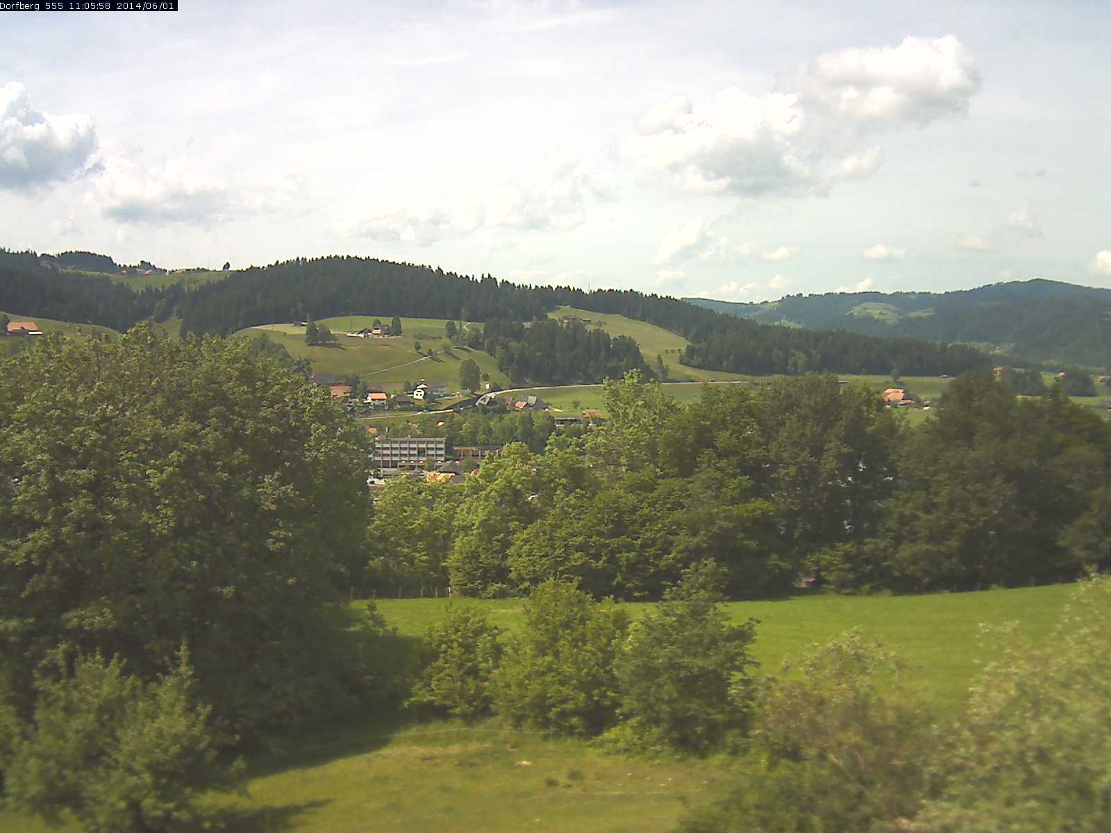 Webcam-Bild: Aussicht vom Dorfberg in Langnau 20140601-110600