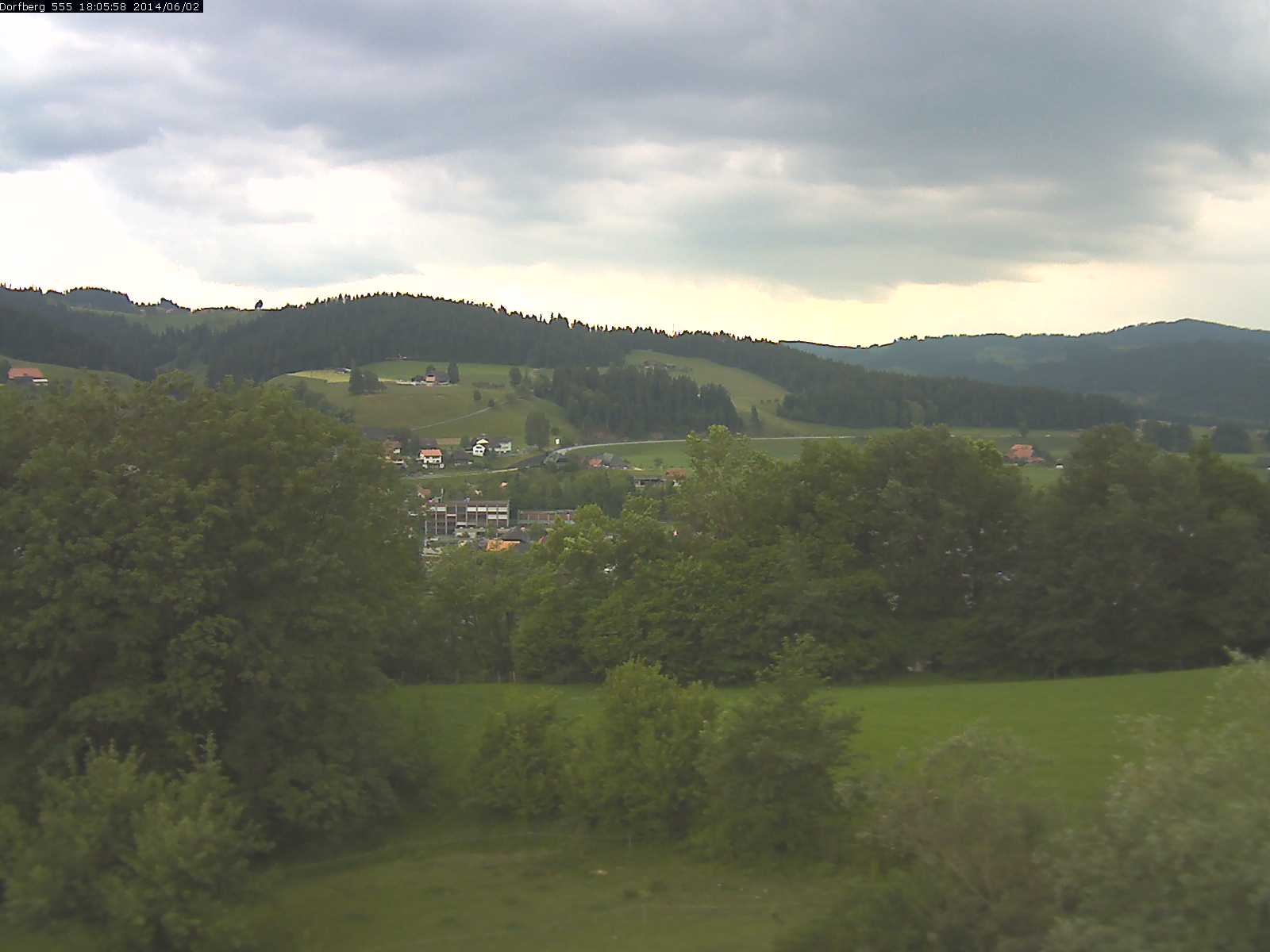 Webcam-Bild: Aussicht vom Dorfberg in Langnau 20140602-180600