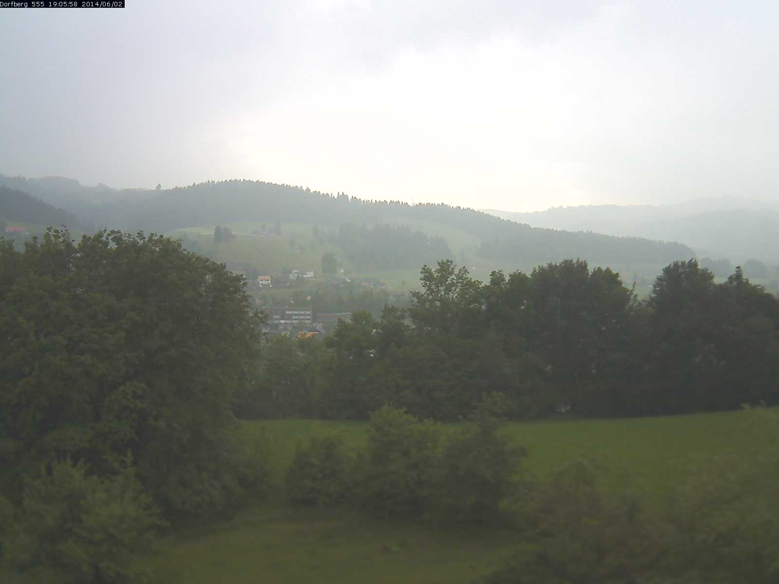 Webcam-Bild: Aussicht vom Dorfberg in Langnau 20140602-190600